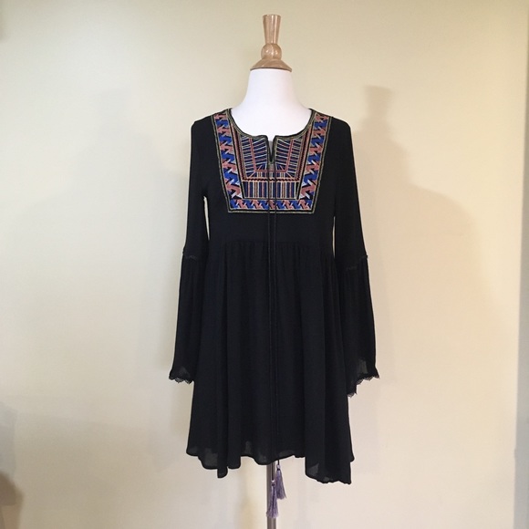 💥 CLEARANCE Cut Out Back Embroidered Bell Sleeve Swing Dress - Picture 3 of 5